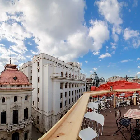 Pura Vida Sky Bar & Хостел Бухарест