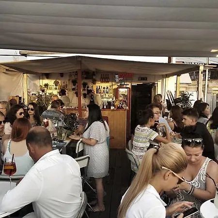 Хостел Pura Vida Sky Bar & *